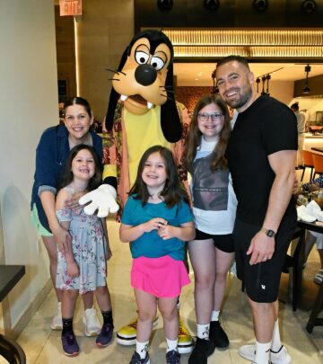 Unforgettable family road trip: parks, rides, laughter, and baby moon joy all around.!!!