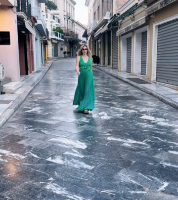 Pop icon Debbie Gibson says goodbye to Greece, capturing moments amid La Plaka’s charm.