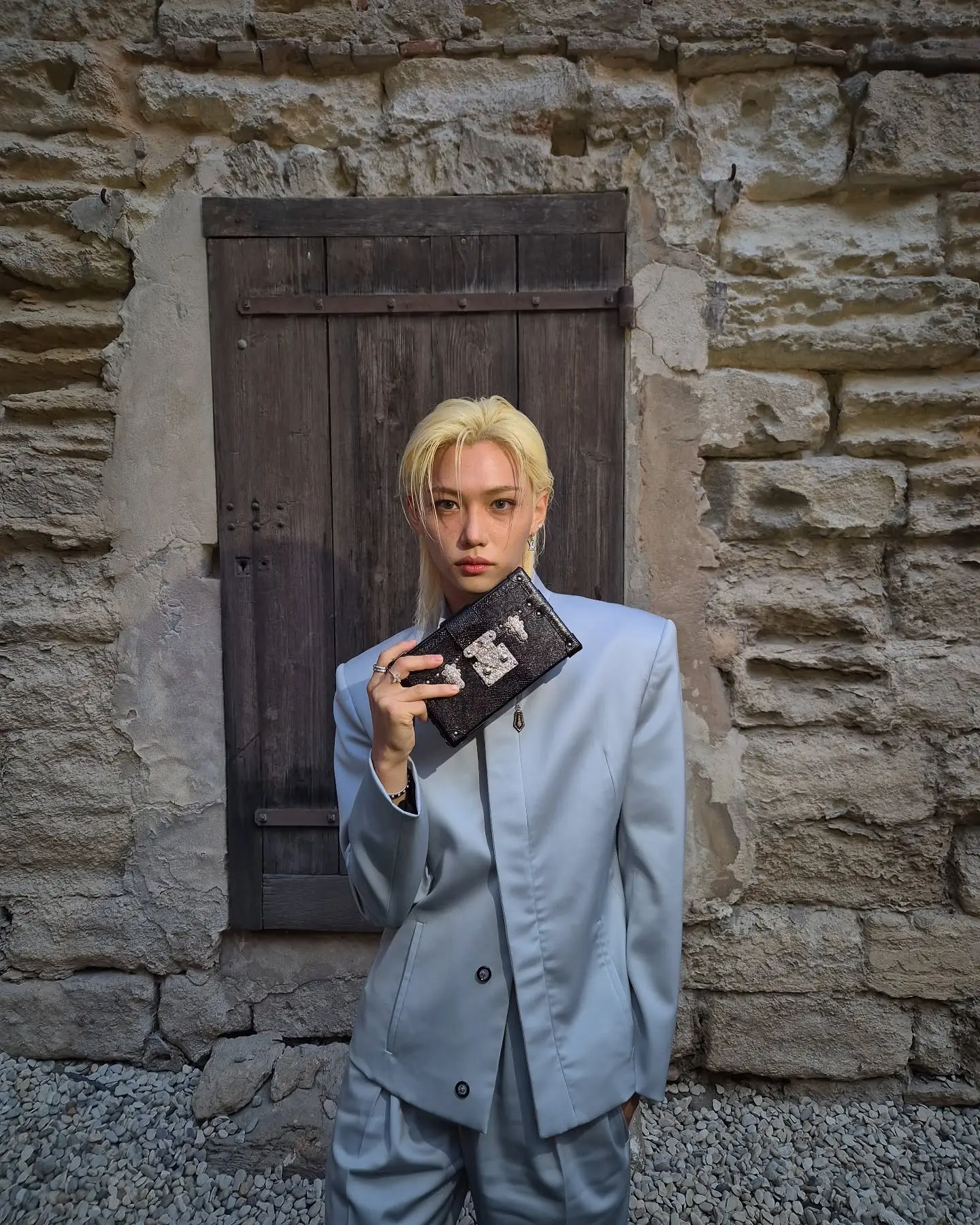 Felix Lights Up Louis Vuitton Cruise 2026 Runway Stray Kids icon debuts a cool-toned minimalism with Nicolas Ghesquière’s newest collection