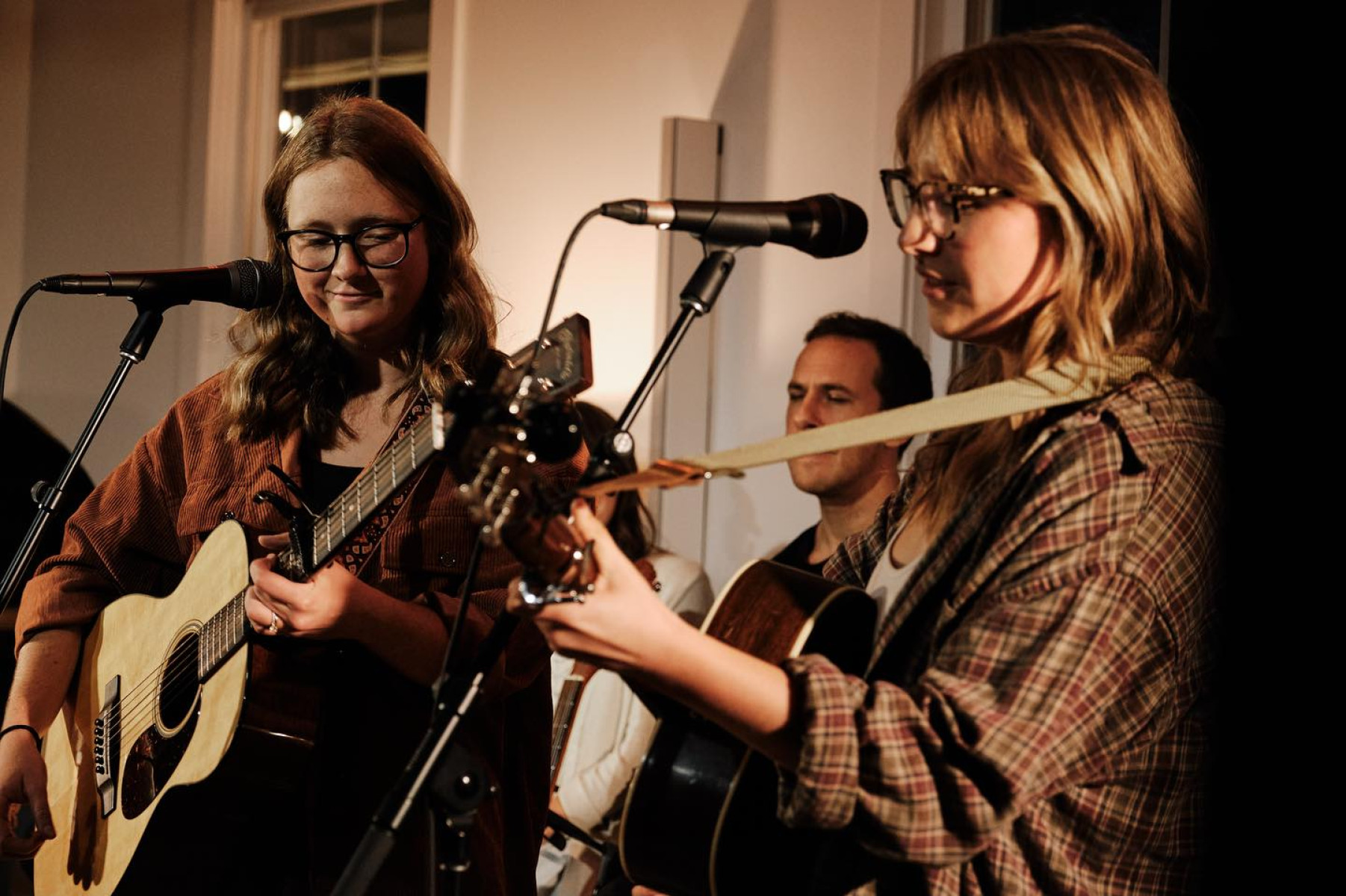 Fielder Music Dazzles Live With New Song Satellite Fielder Music debuts live in an electric writers round, fueling buzz for fall tour dates now.