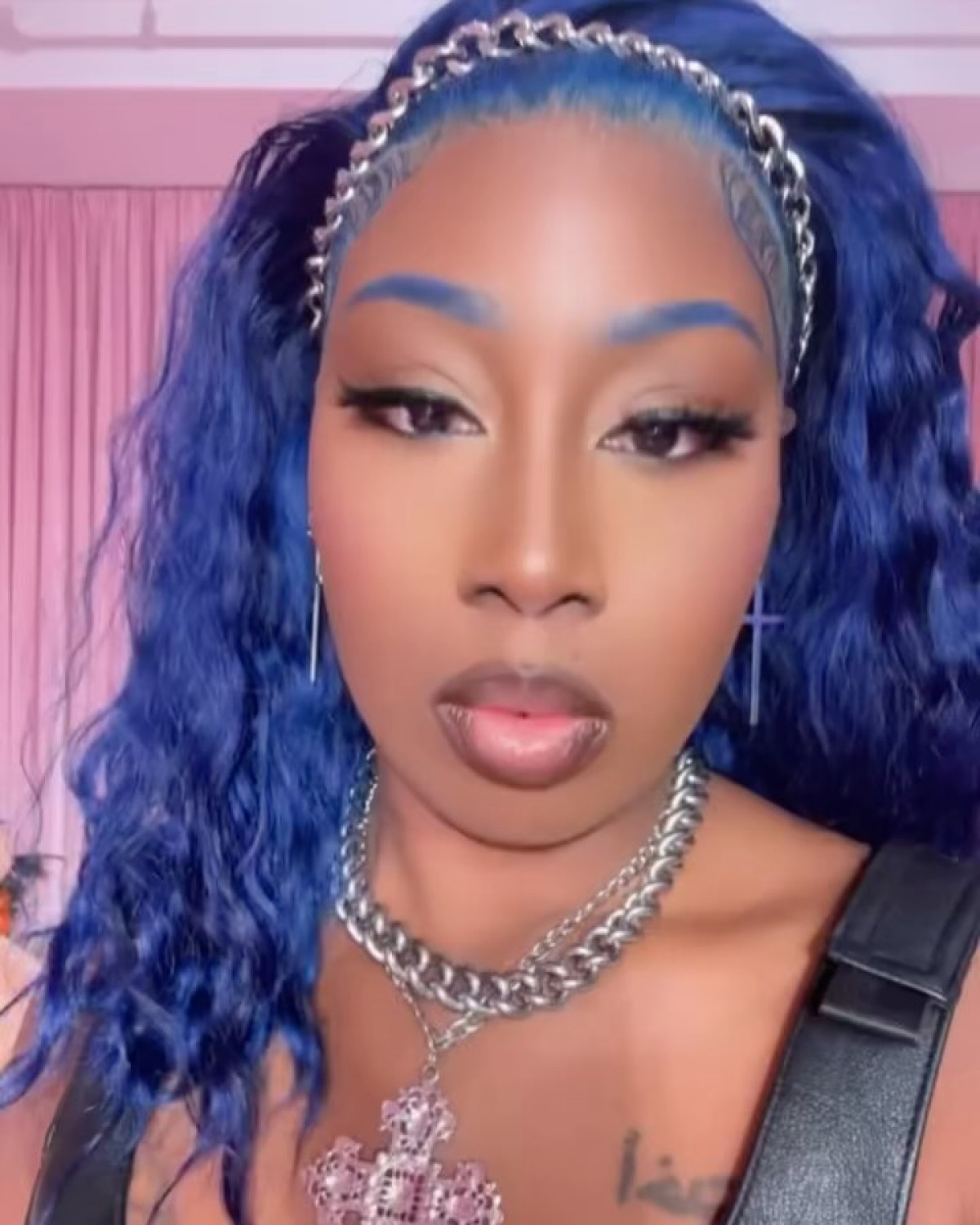 Conglomerate Family's first lady unleashes a fresh banger tonight that leaves fans in awe!