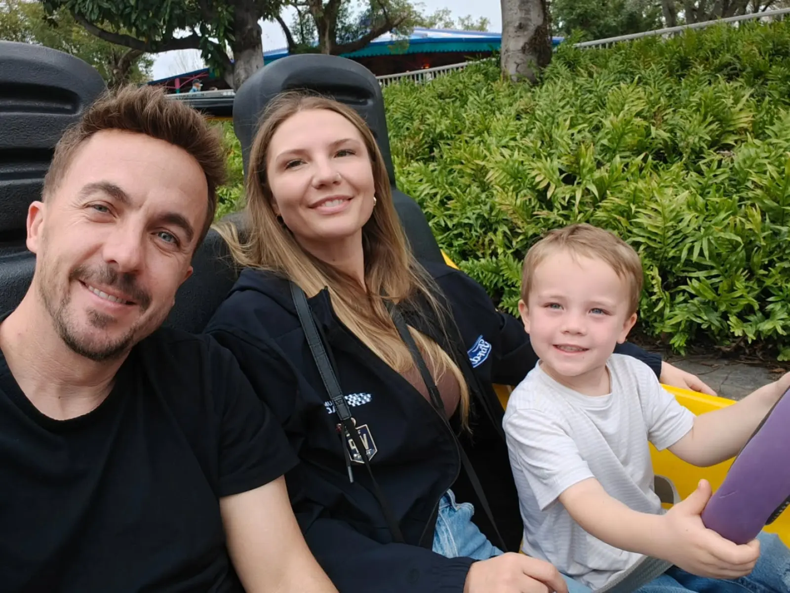 Frankie Muniz Homecoming Frankie Muniz returns to domestic bliss, reuniting with loved ones after months away. Now!