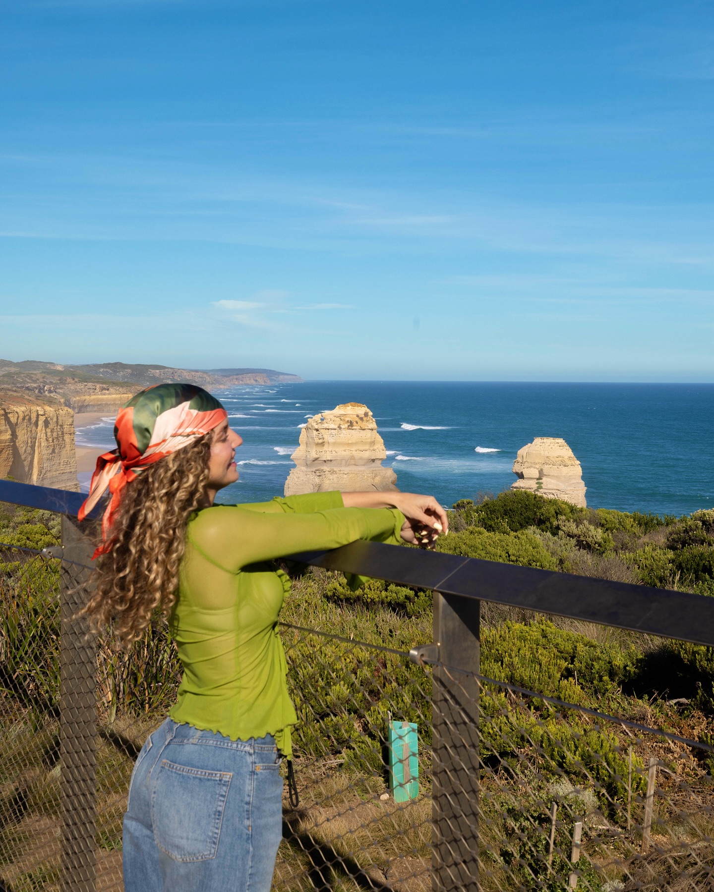 Vivid journeys: sunsets, gourmet fests, coastal thrills, koalas and modern marvels in Oz.!