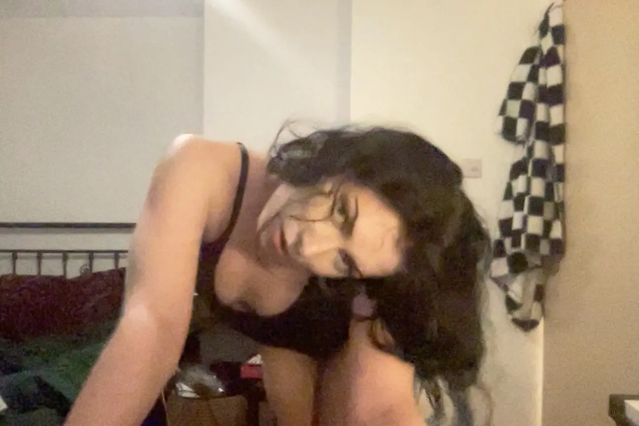 Georgia Twinn’s Dessert Mishap Sparks Social Media Sideshow