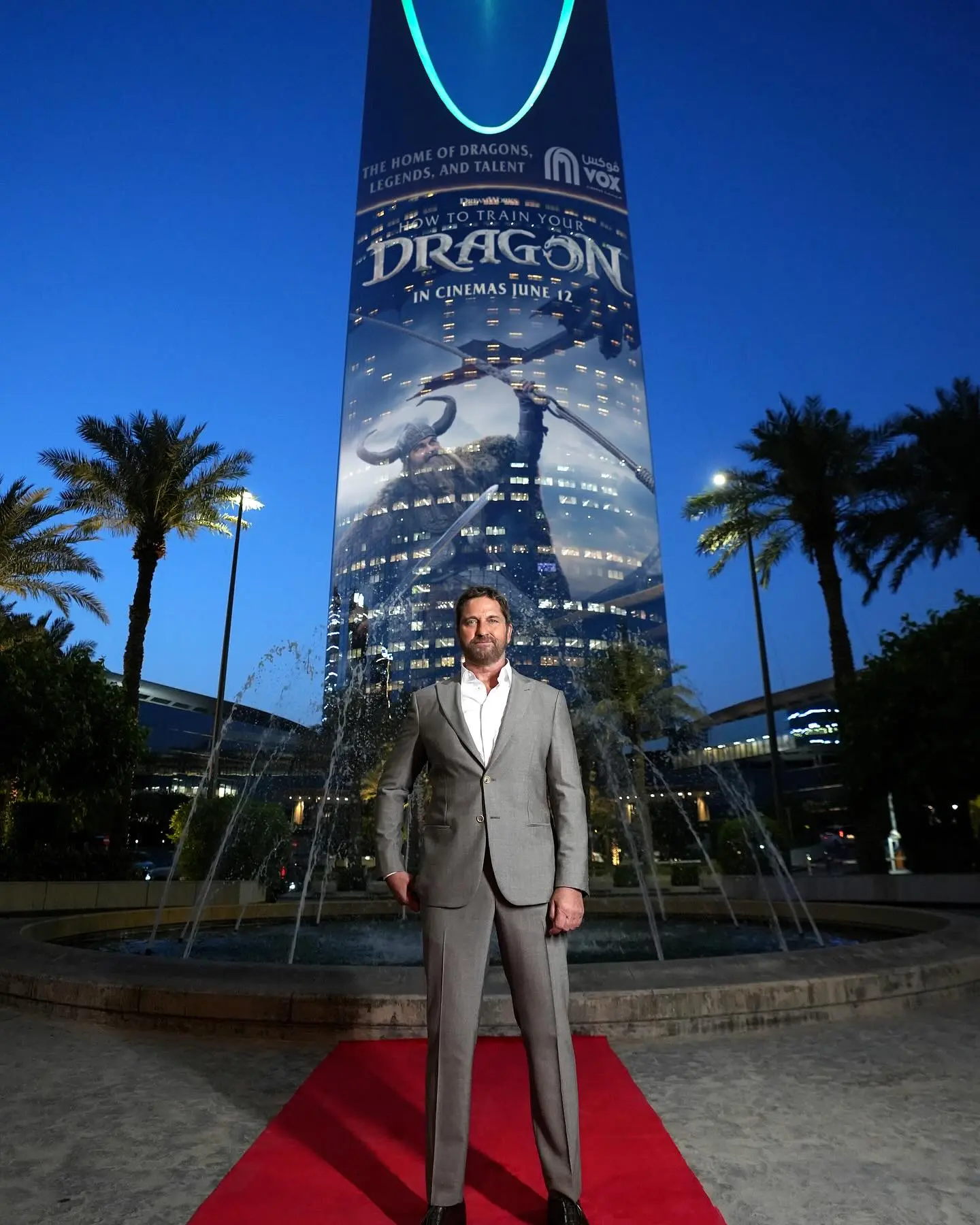 Gerard Butler Lights Up Kingdom Tower Screening Gerard Butler thrills Saudi fans as How To Train Your Dragon dazzles over Kingdom Tower.!!