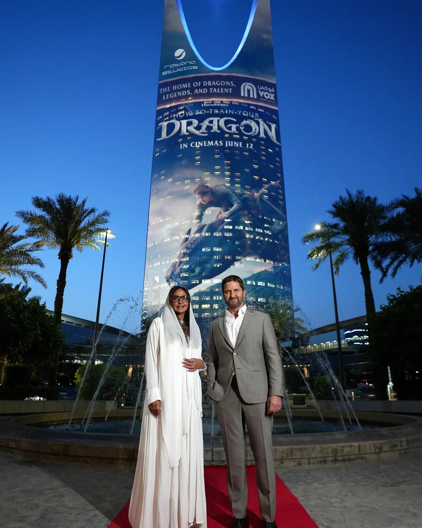 Gerard Butler Lights Up Kingdom Tower Screening