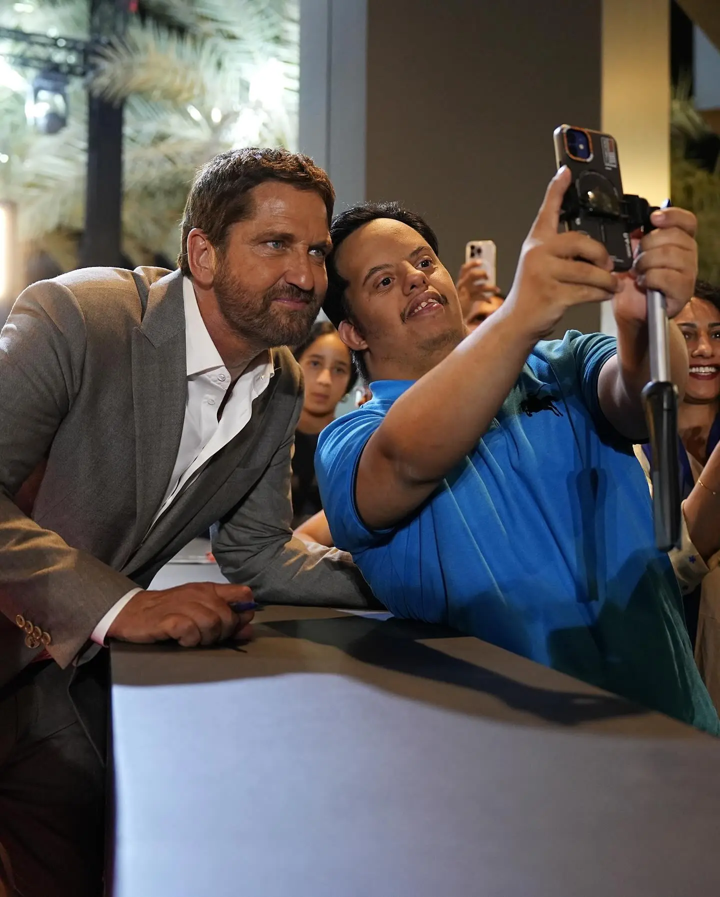 Gerard Butler Lights Up Kingdom Tower Screening