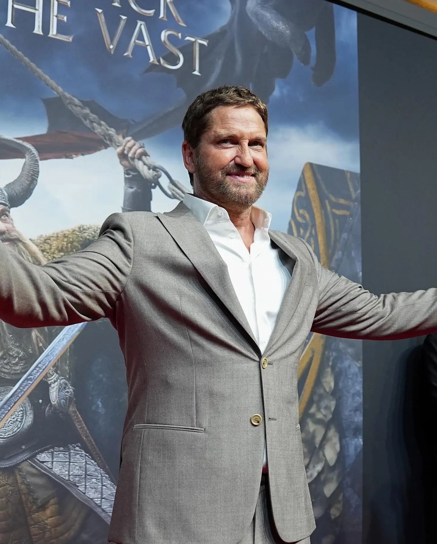 Gerard Butler Lights Up Kingdom Tower Screening