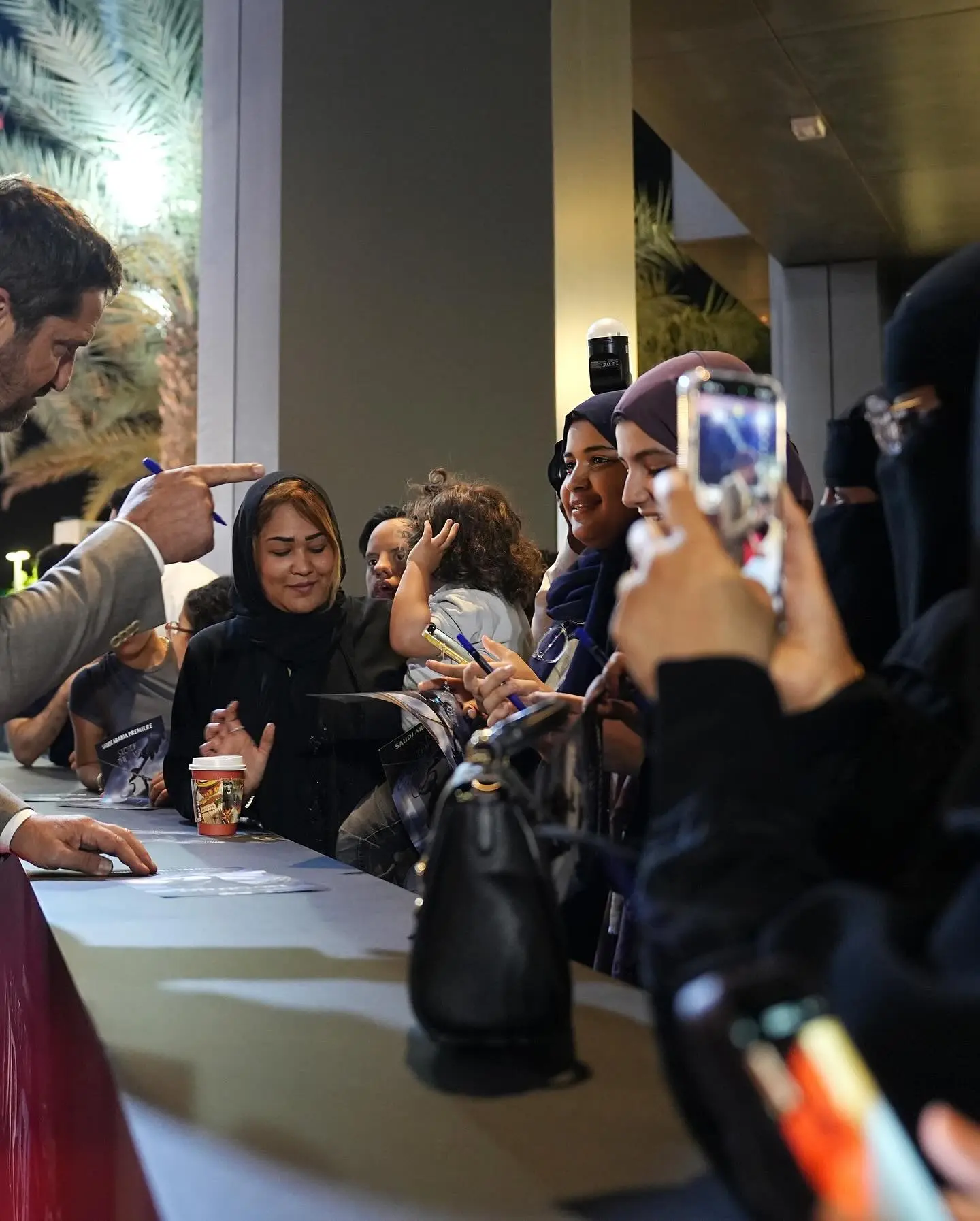 Gerard Butler Lights Up Kingdom Tower Screening