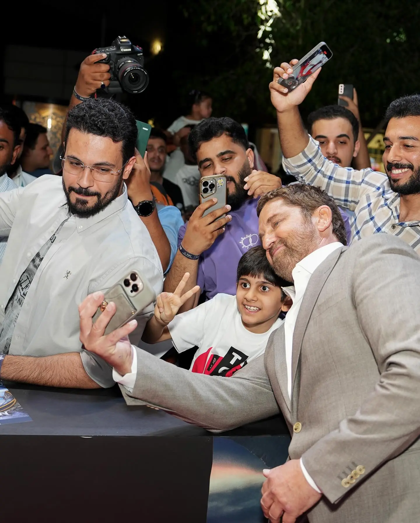 Gerard Butler Lights Up Kingdom Tower Screening