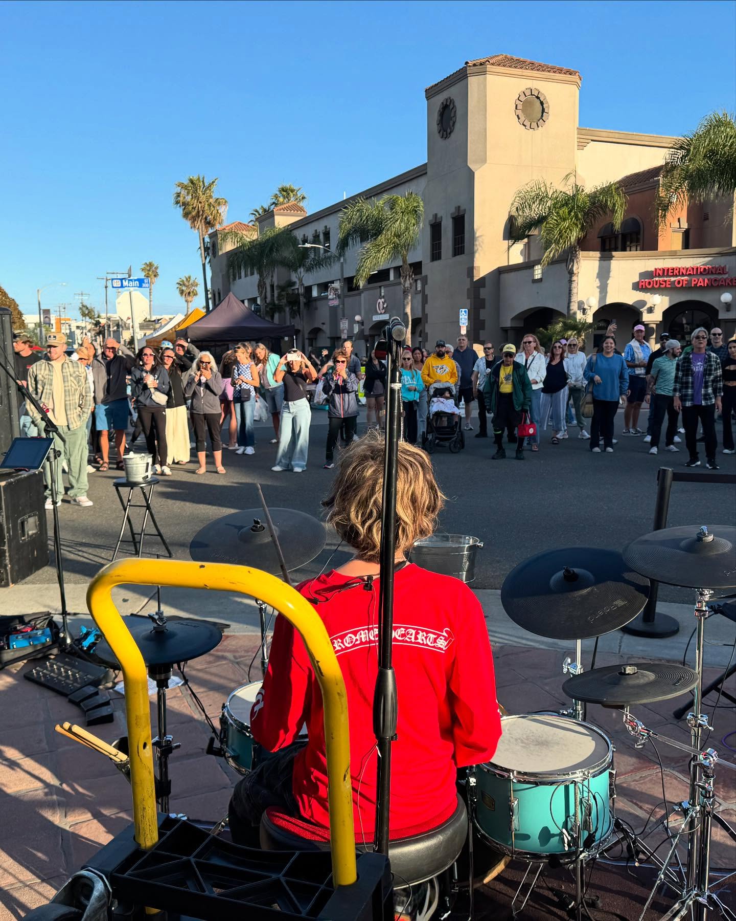 Giggin Surf City Nights: Urban Surf Culture Unleashed