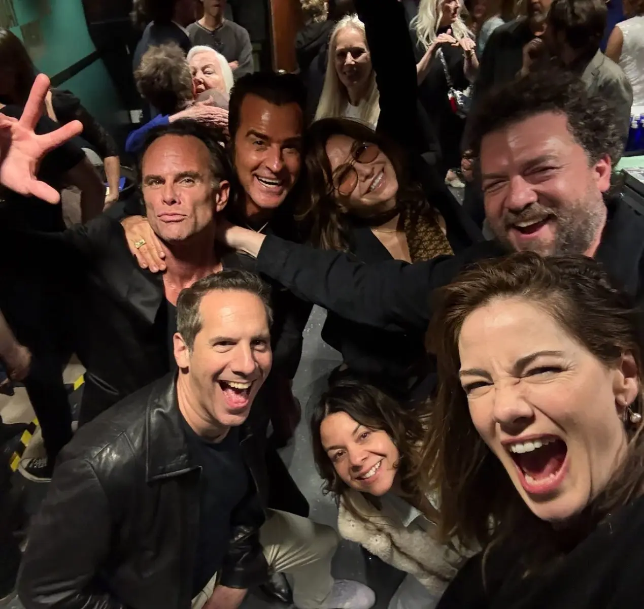 Gina Gershon applauds stellar SNL night and camaraderie captured in a post-show selfie!!!