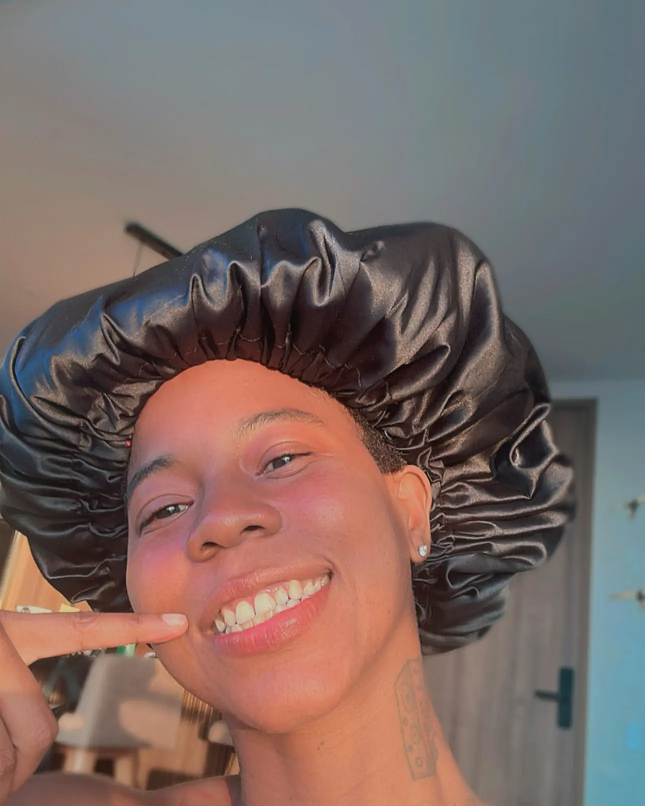 Gizzle’s Bonnet: A Humorous Clear Skin Hack Gizzle’s witty caption blends car vibe with skincare humor, delighting ardent fans a lot