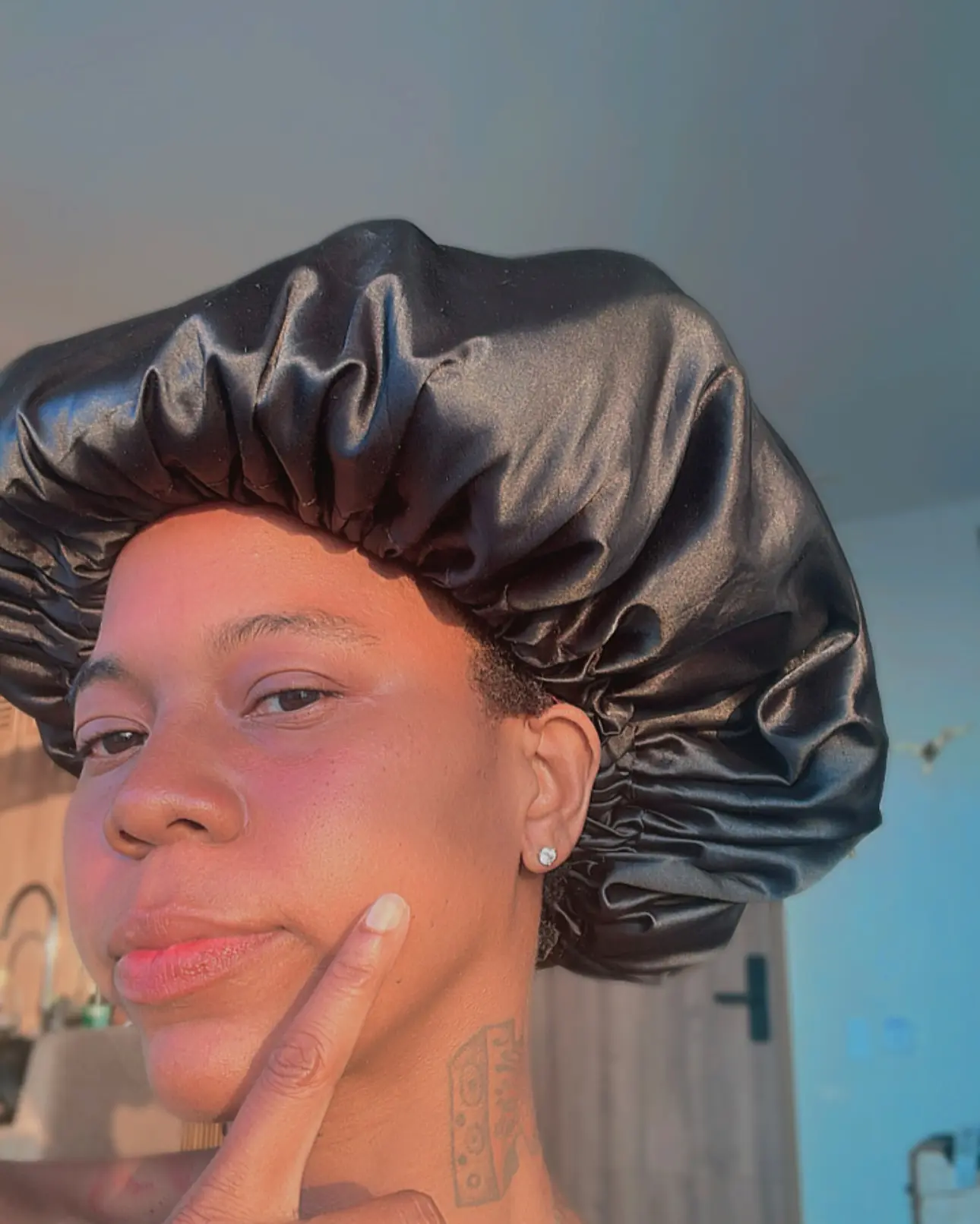 Gizzle’s Bonnet: A Humorous Clear Skin Hack