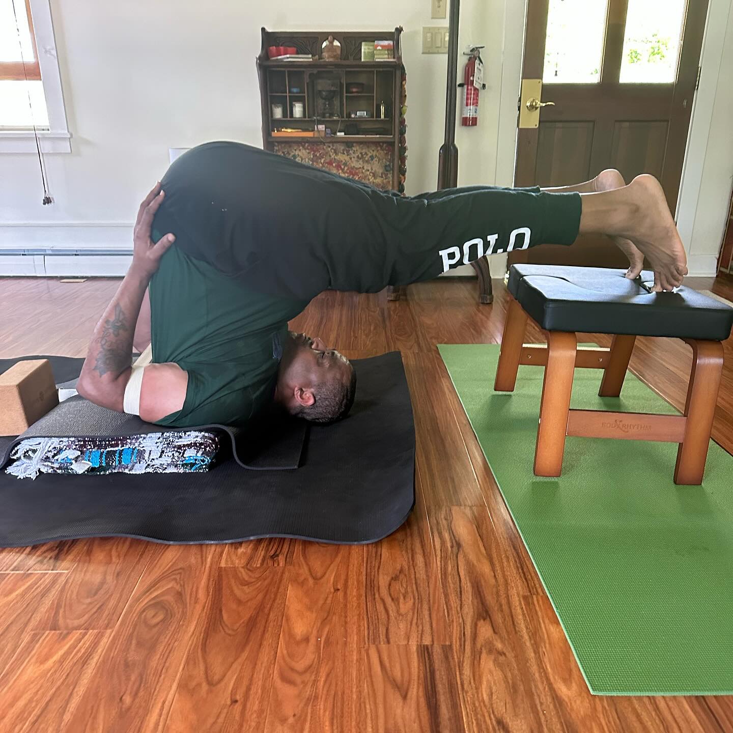 Glen David Andrews Embraces Vinyasa For Sobriety & Peace Celebrity Glen David Andrews shows his daily Vinyasa for recovery, hope, and strength now.