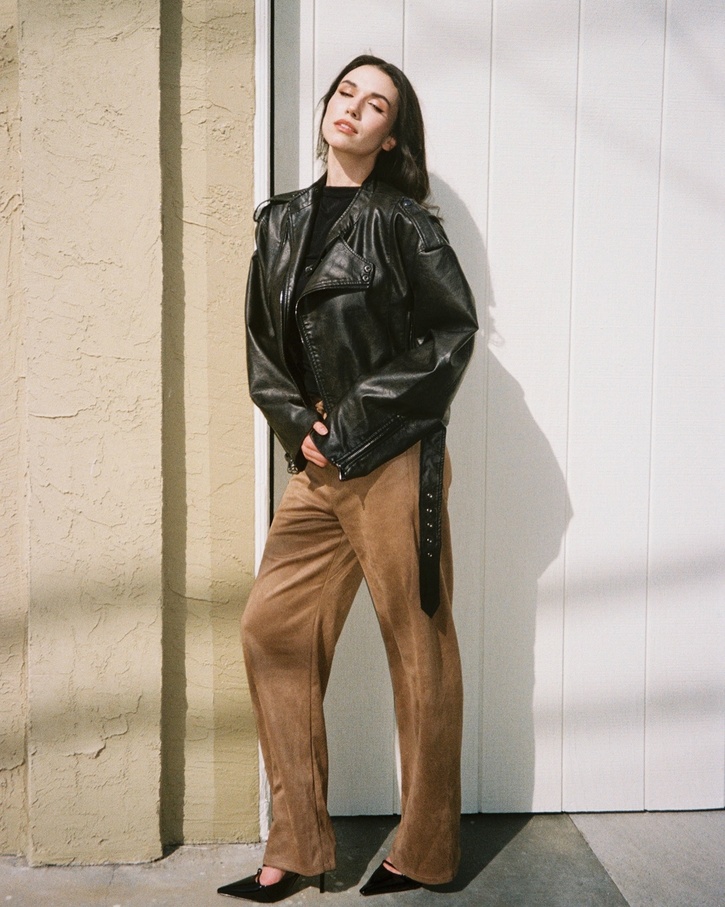 Grace Caroline Currey Flaunts Bold Look & Style
