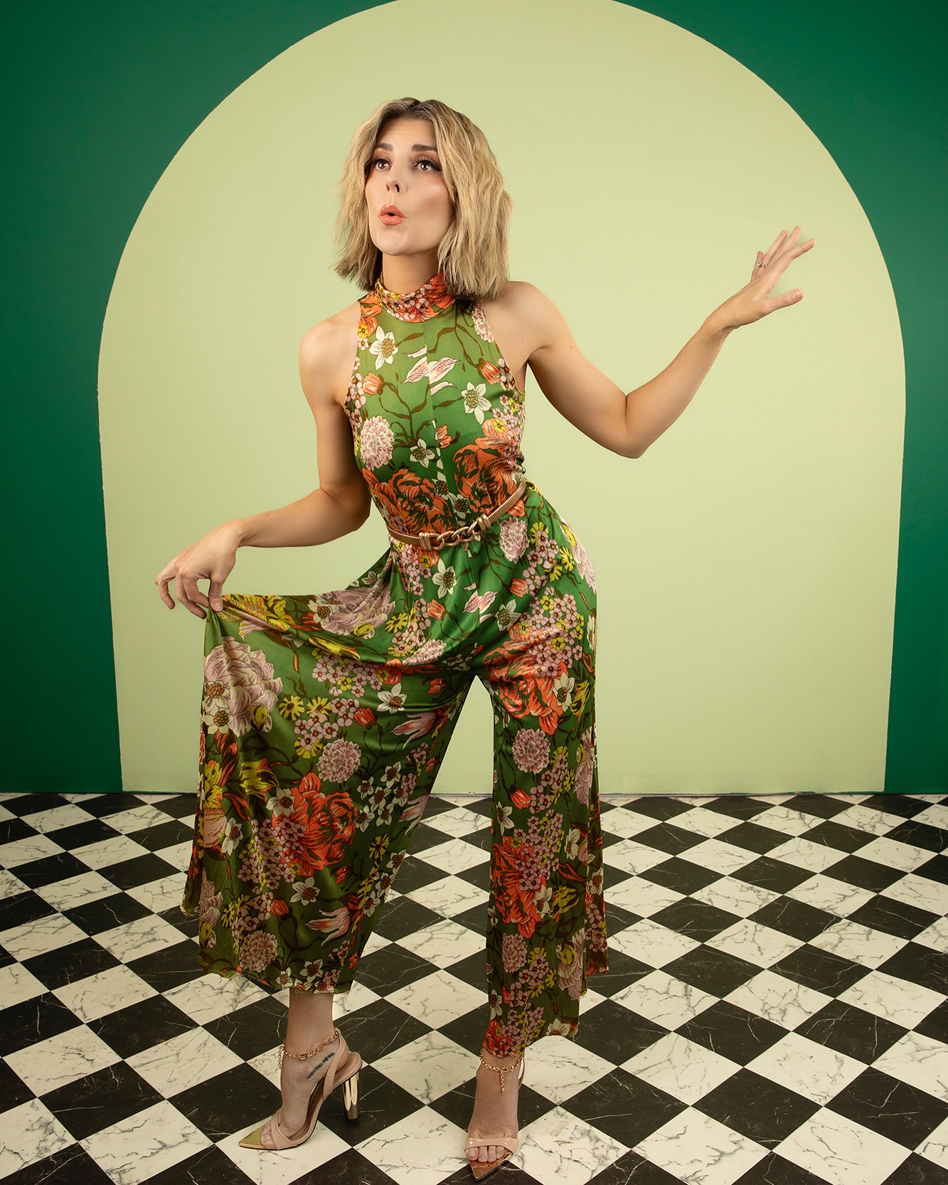 Grace Helbig Shines In Casual Friday Shoot Grace Helbig stuns in a Friday shoot with KimNewMoney and MohawkMakeup — style redefined.!