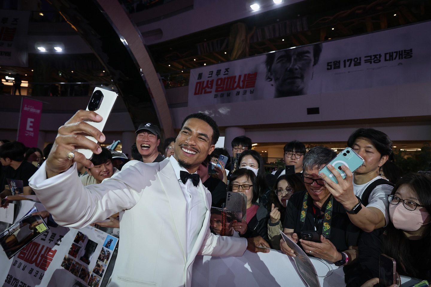Greg Tarzan Davis Smiles In South Korea
