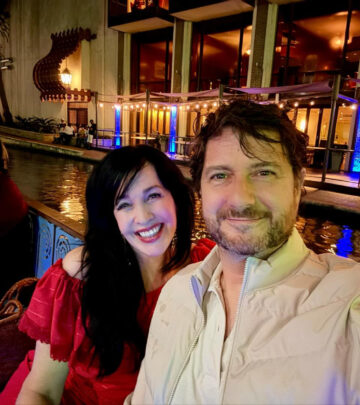 San Antonio’s Riverwalk lights up as Grey DeLisle dons Batman & Catwoman cosplay in style.