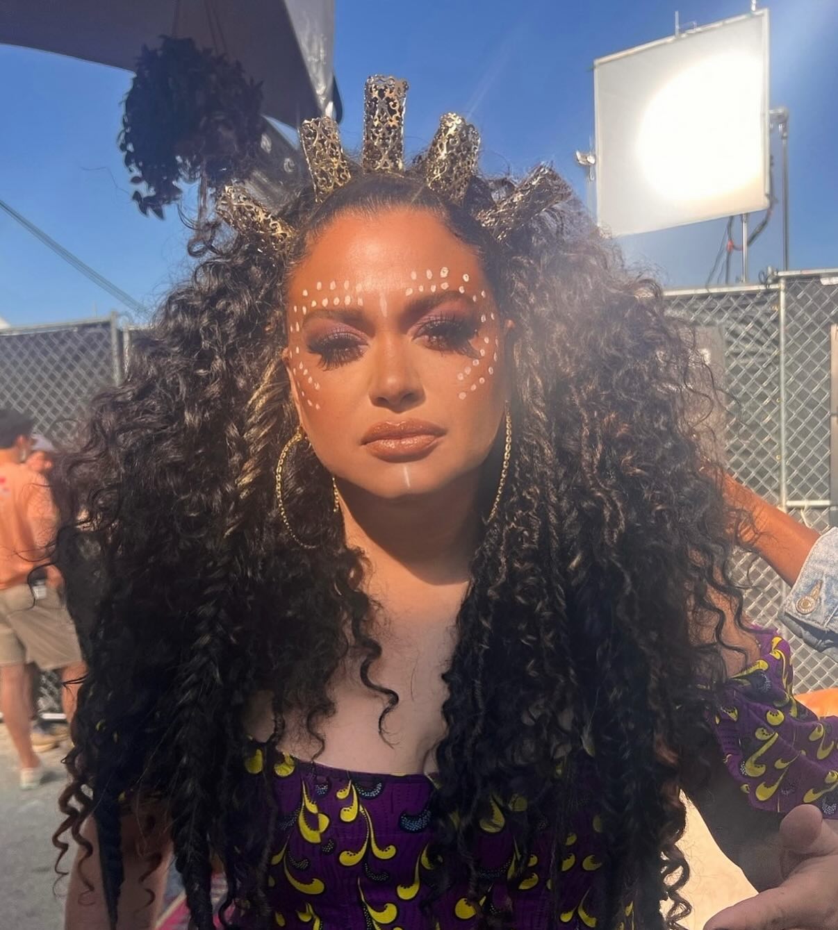 Hairstylist Transforms Hair on Netflix’s Survival of the Thickest Bold creative styling that celebrates the versatility and spirit of black hair on screen.