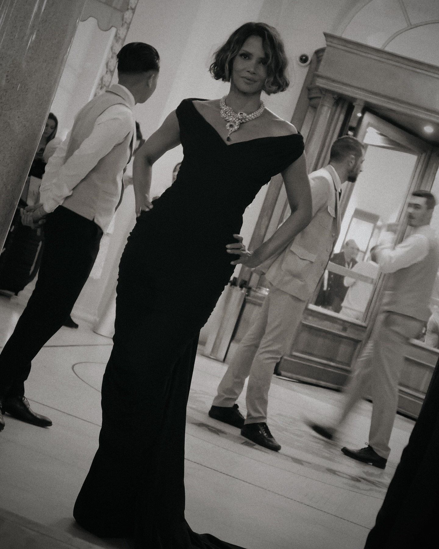 Halle Berry Shines With Timeless Diamond Glamour Halle Berry dazzles with stunning diamond vibes, radiating timeless allure and chic flair!