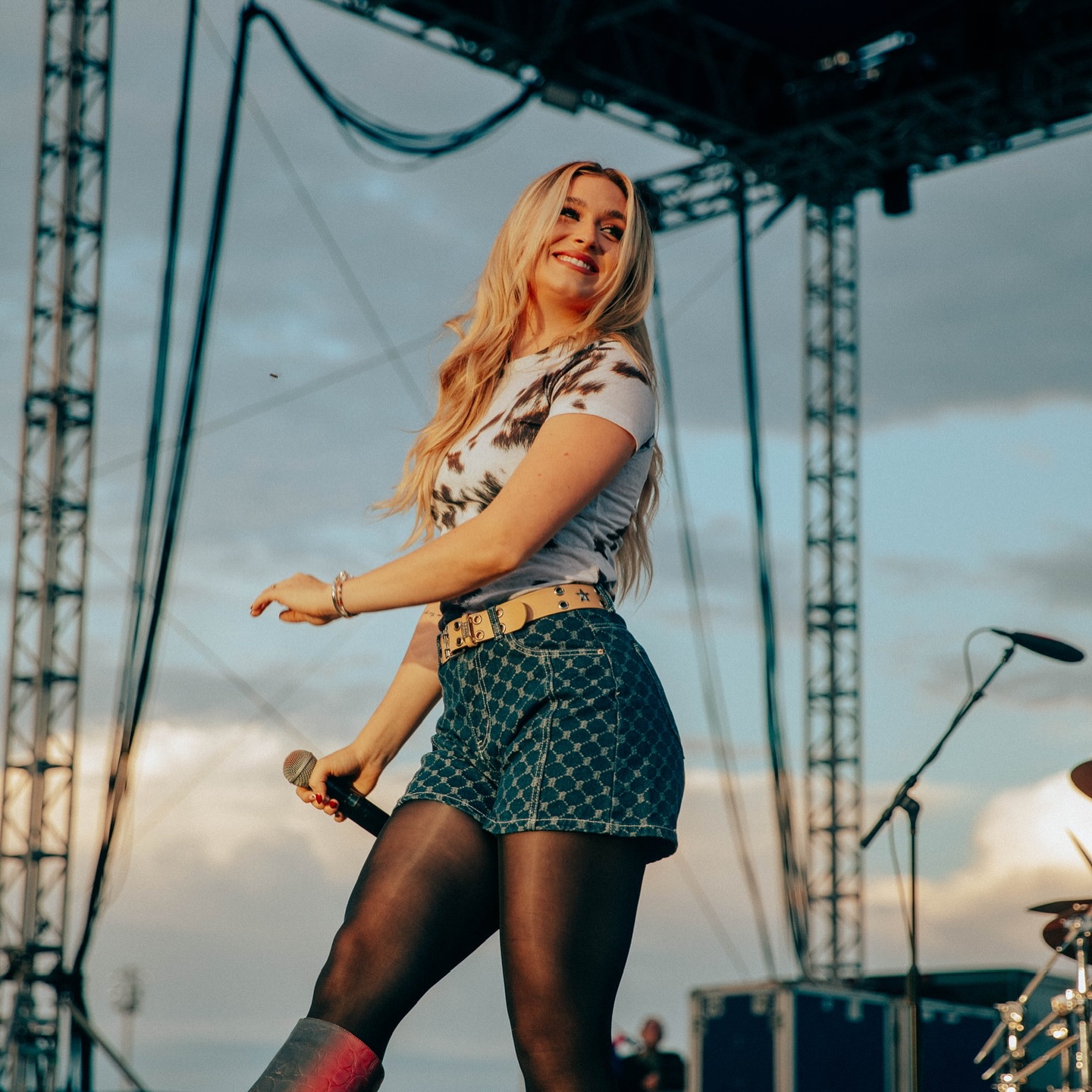 Harper Grace Announces Weekend Shows In Ohio & Wisconsin Experience Harper Grace live this weekend as she debuts new unreleased tracks on stage!!!!