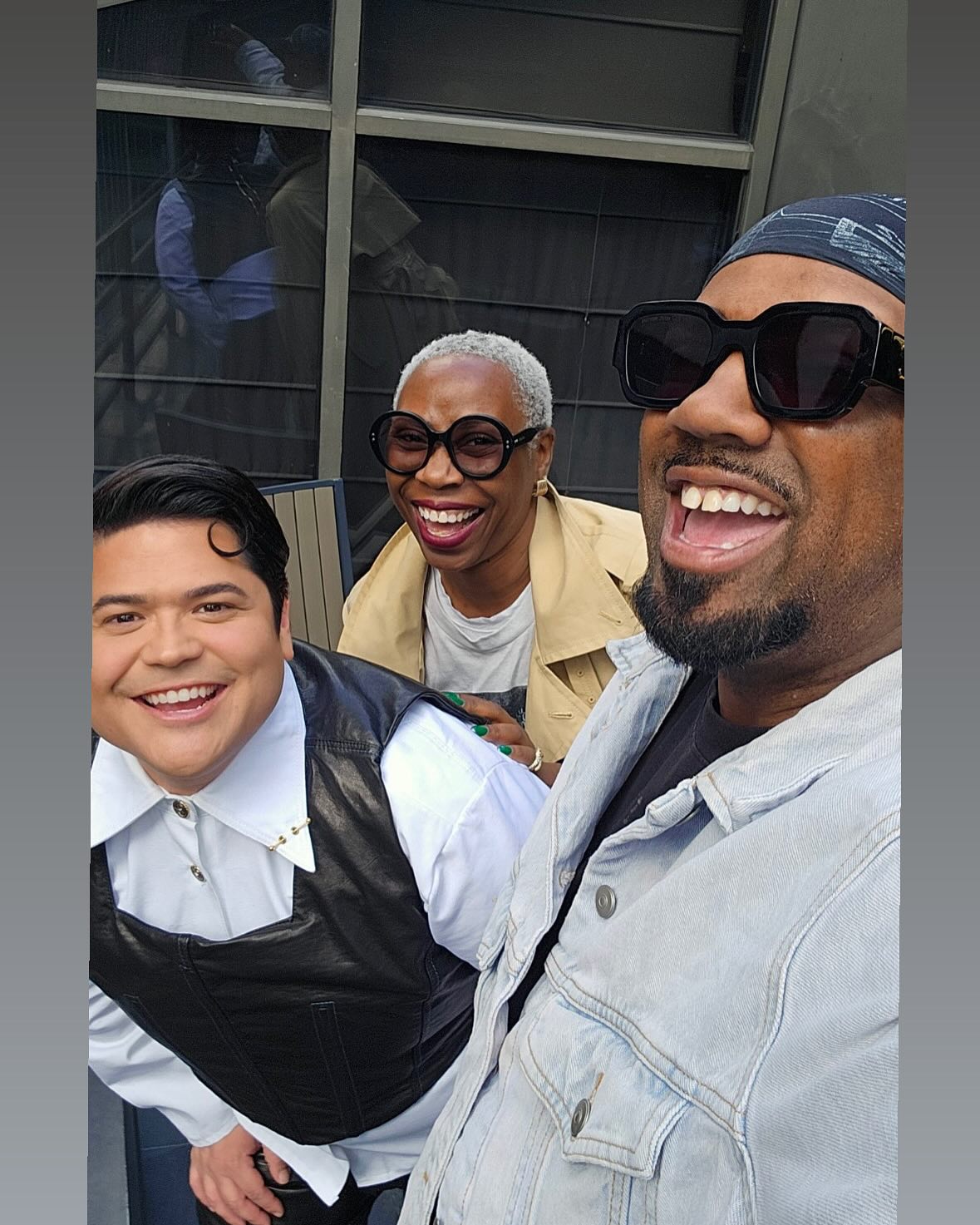 Harvey Guillén Celebrates NYC Weekend With Team