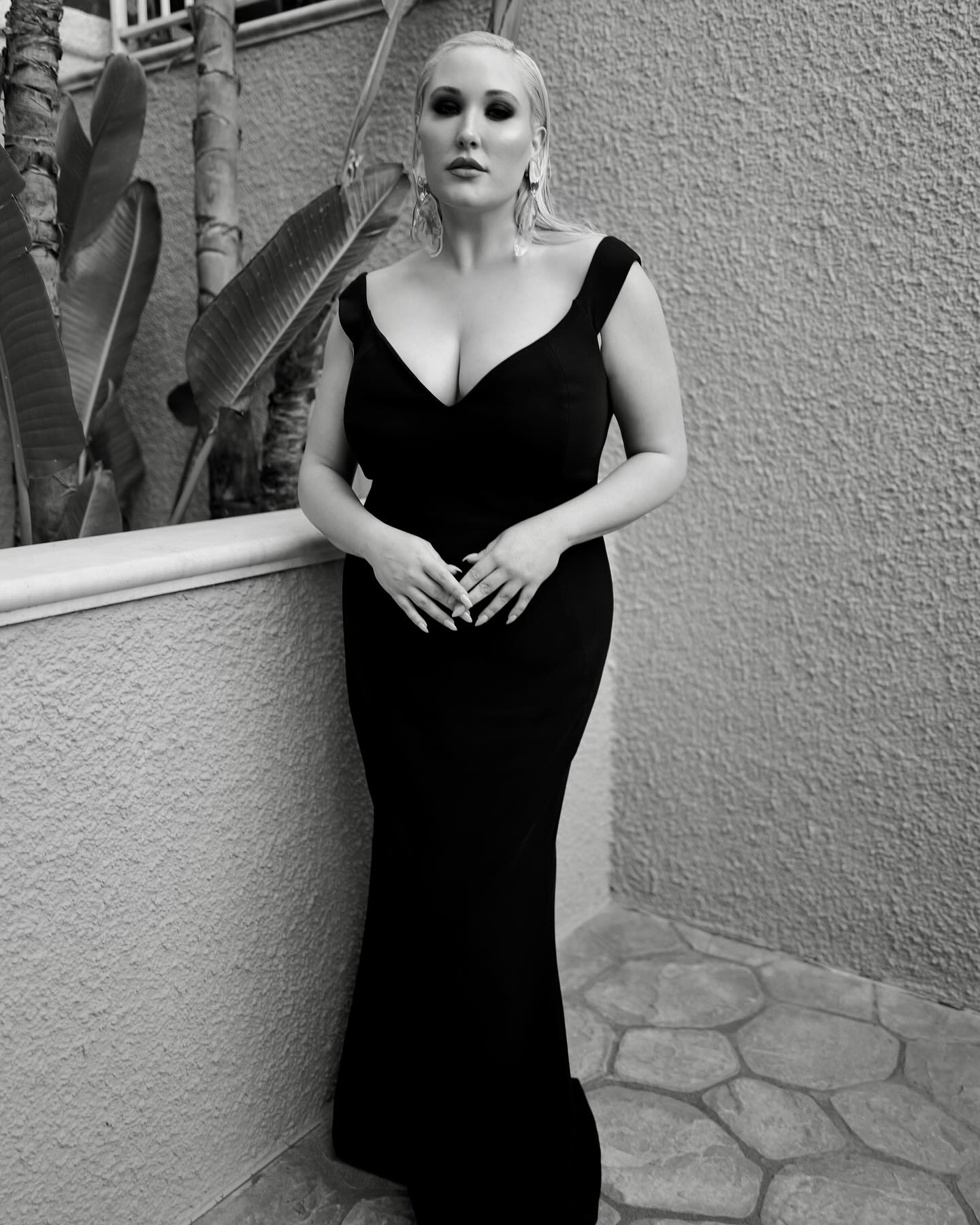 Hayley Hasselhoff Stuns in Chic Instagram Update