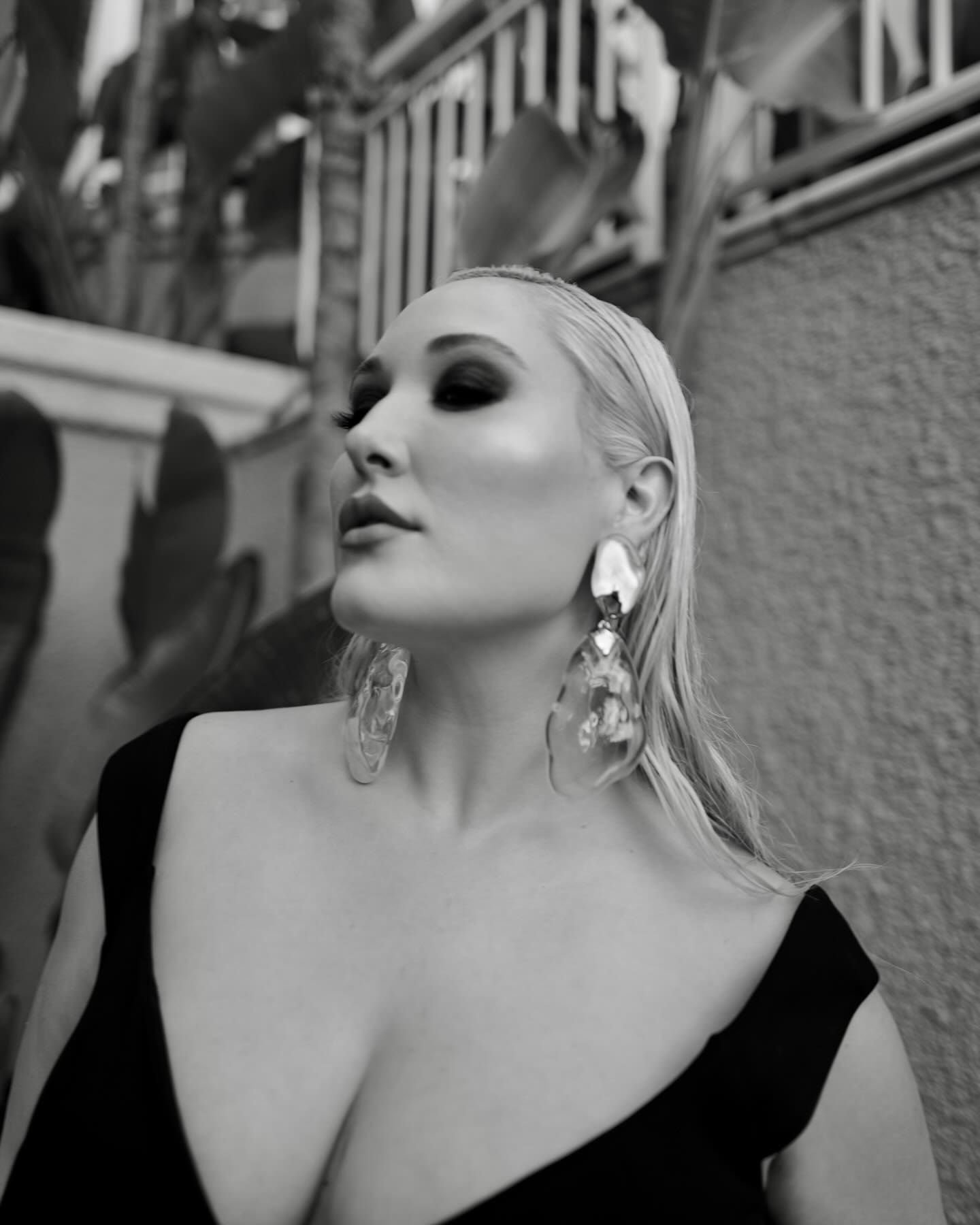 Hayley Hasselhoff Stuns in Chic Instagram Update