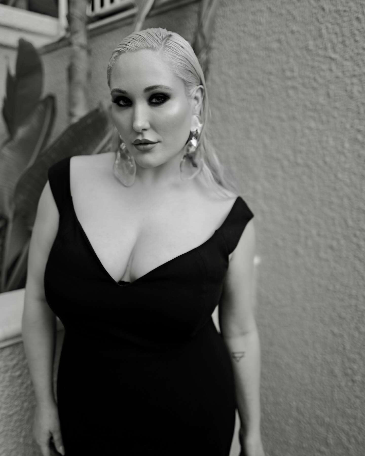 Hayley Hasselhoff Stuns in Chic Instagram Update