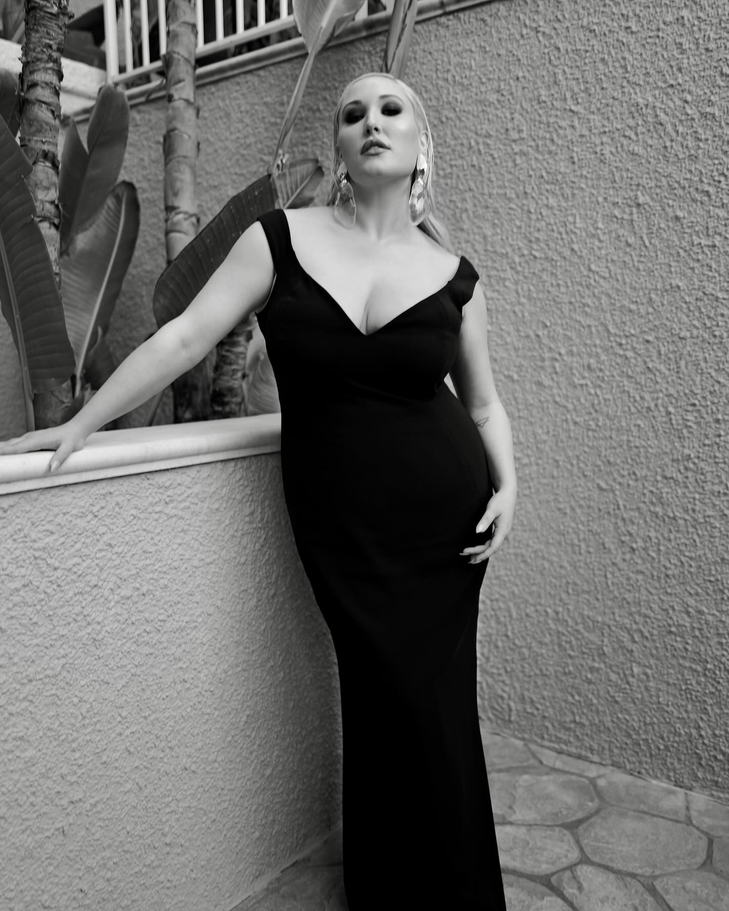 Hayley Hasselhoff Stuns in Chic Instagram Update