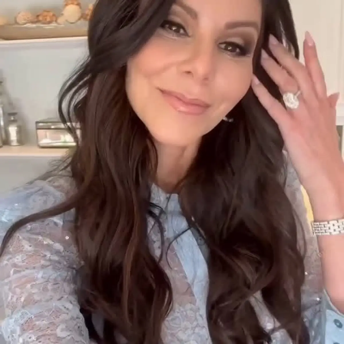 Heather Dubrow’s Week Kickoff Look Inspires Bold Fashion Stepping into a fresh week with chic style, drawing inspiration from icons for bold looks.