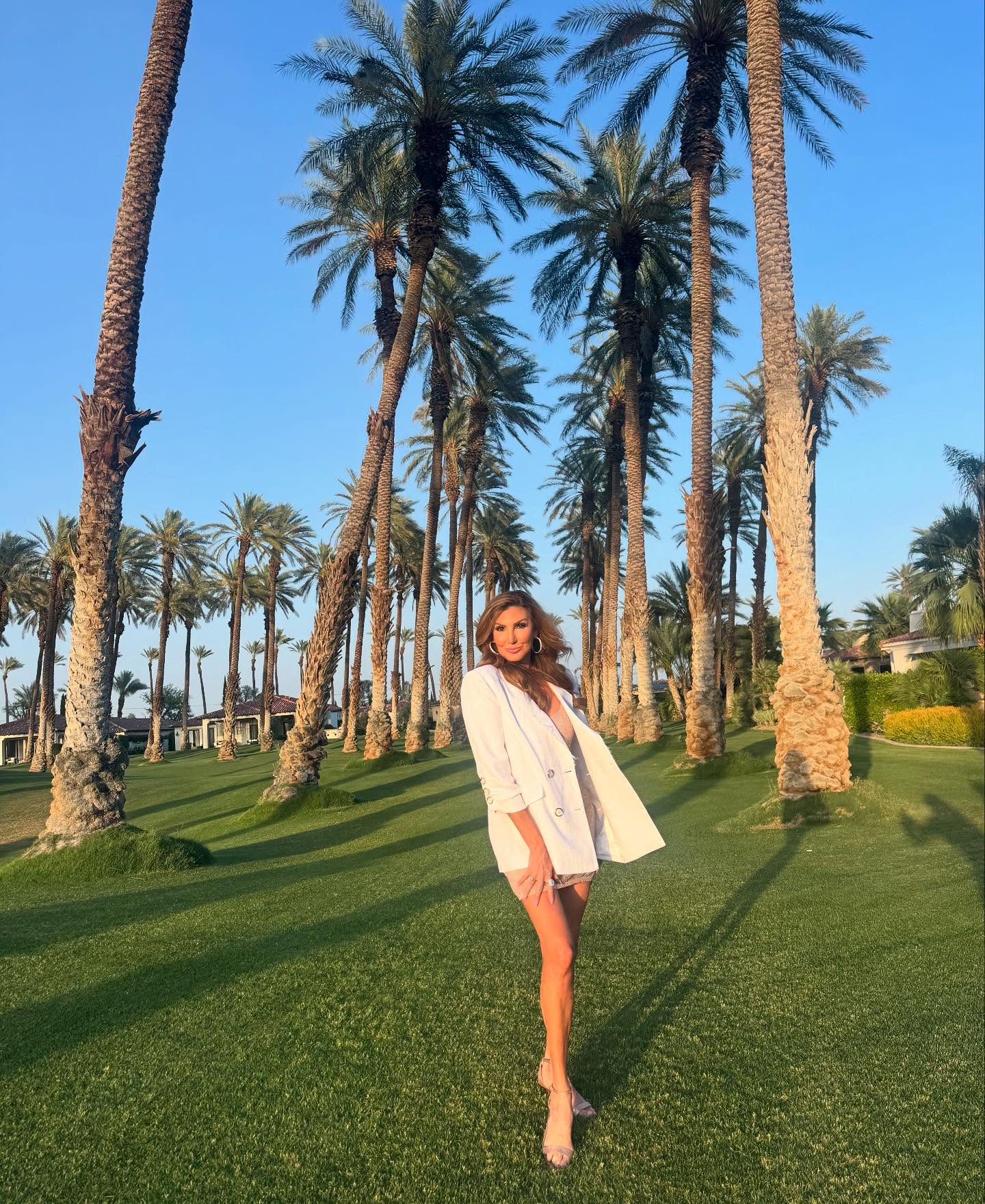 Heather McDonald Stuns In Palmsprings Fashion Shoot Desert chic and youthful flair define Heather McDonald’s trendy session in Palmsprings.!!!