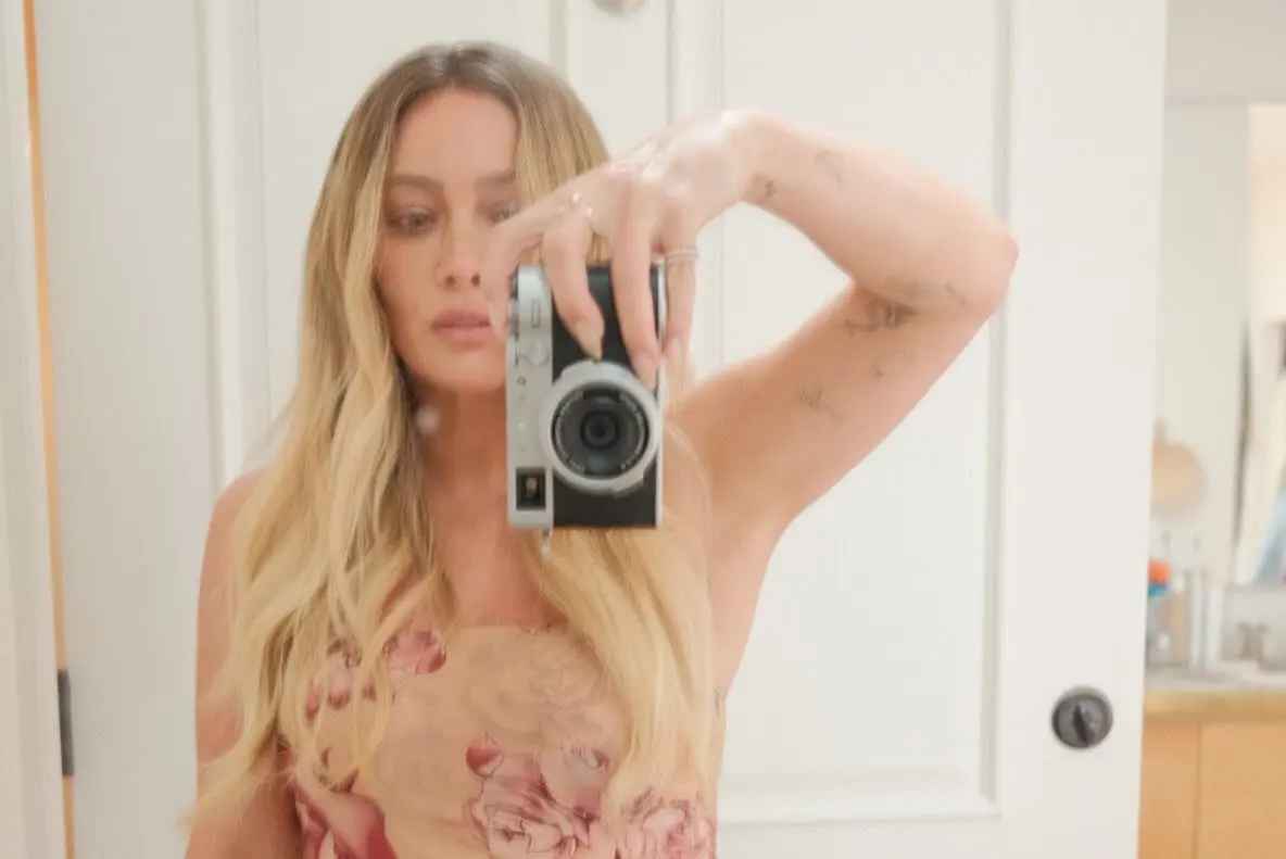 Hilary Duff Seeks Fuji X100V Tips for Mother's Day Gift
