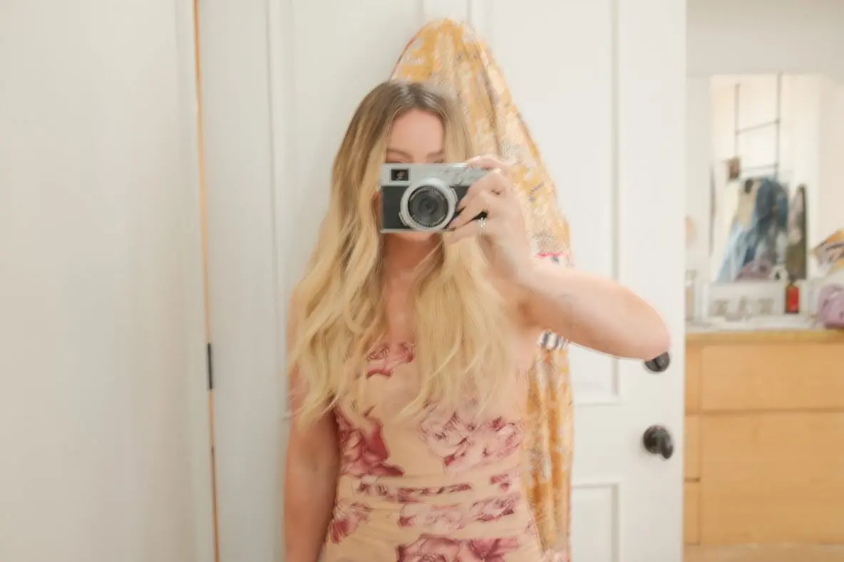 Hilary Duff Seeks Fuji X100V Tips for Mother's Day Gift