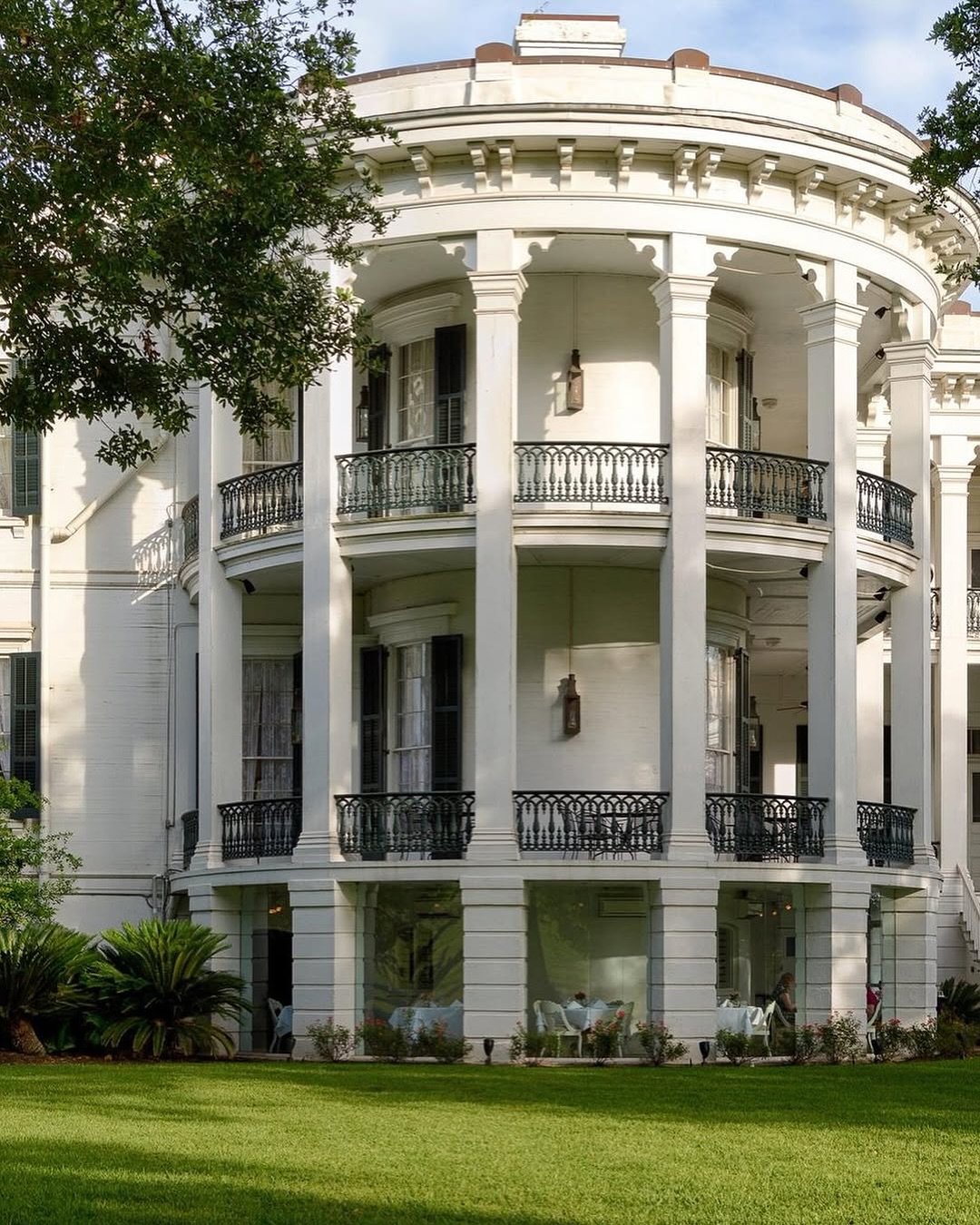 Historic Nottoway Plantation Fire Devastates Landmark