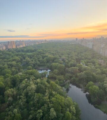 Holly Robinson Peete Greets New York City