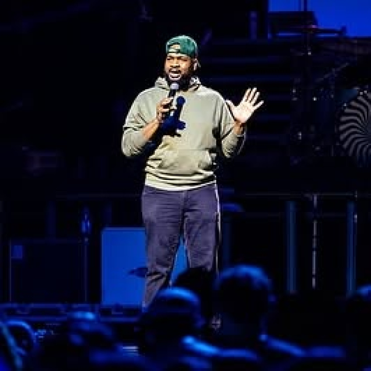 Houston Comedy Show Draws 52K Fans CHINEDU rocks the stage in Houston with a record 52K attendees, leaving fans in awe tonight.