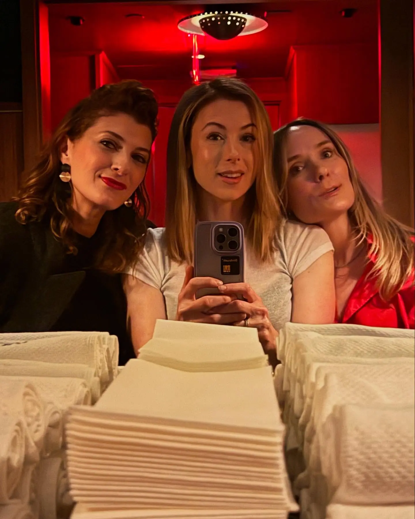 Iliza’s No-Pics Venue: A Night Of Exclusivity
