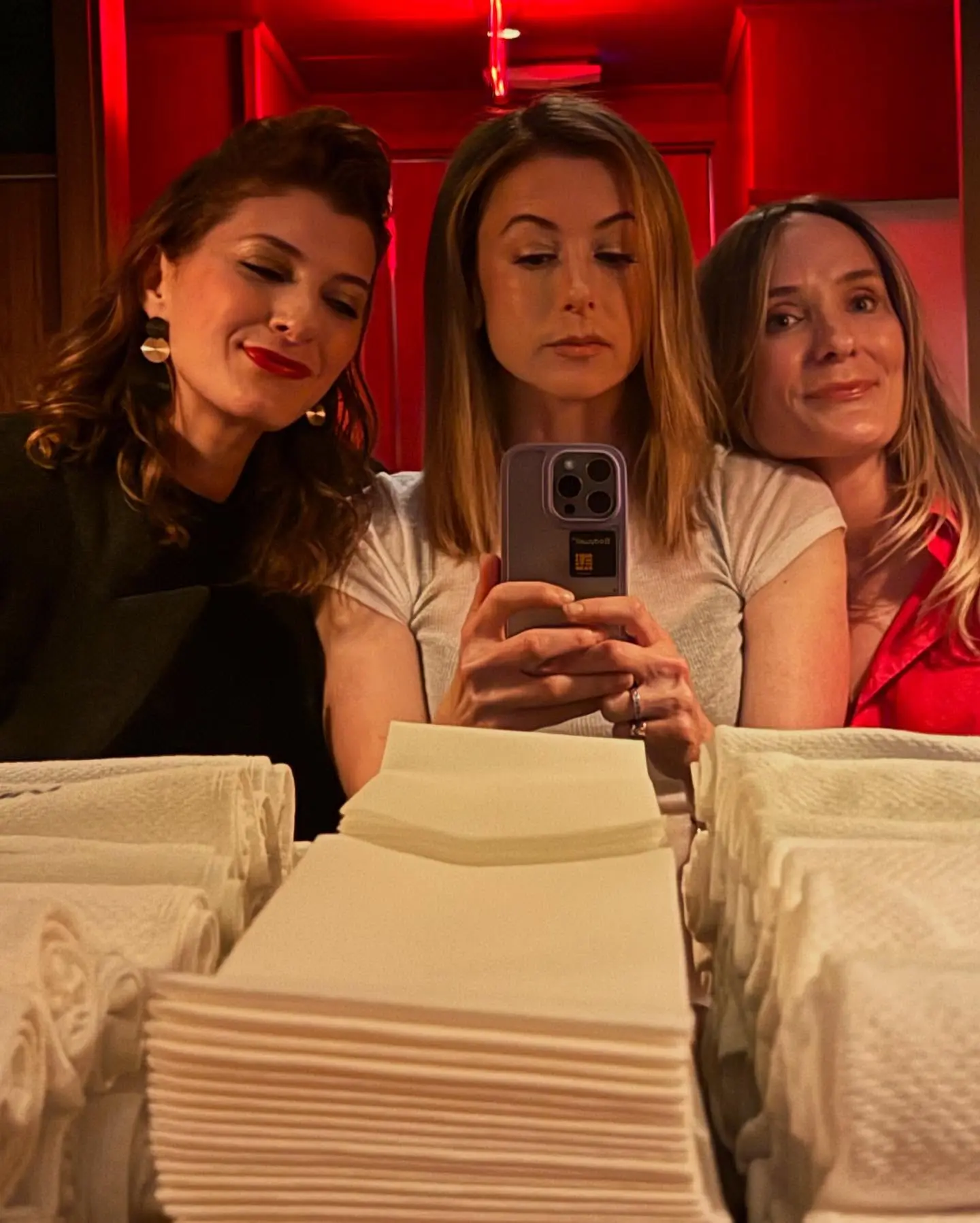 Iliza’s No-Pics Venue: A Night Of Exclusivity