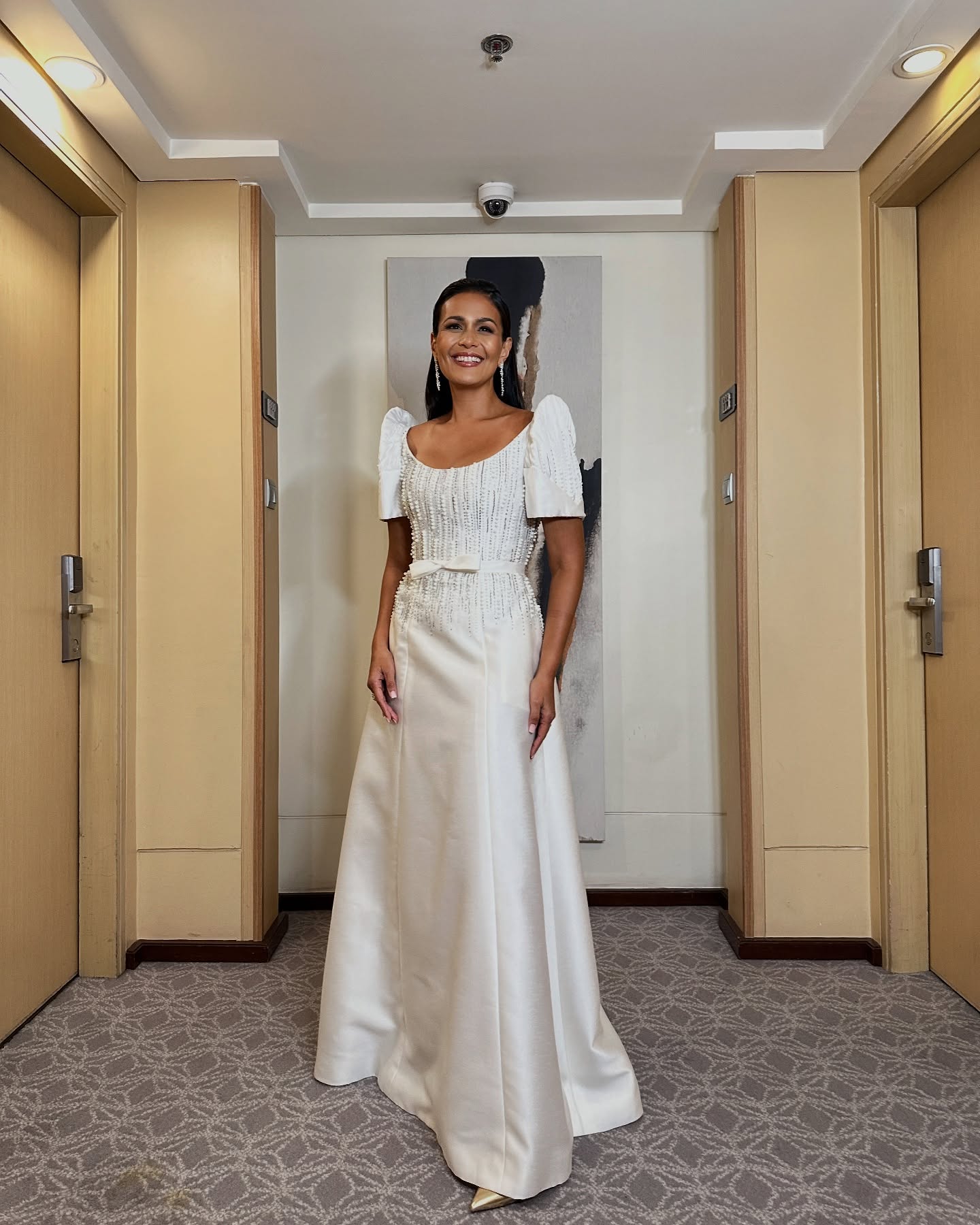 Iza Calzado dazzles in a timeless Terno, embracing heritage, elegance, and Filipino pride.