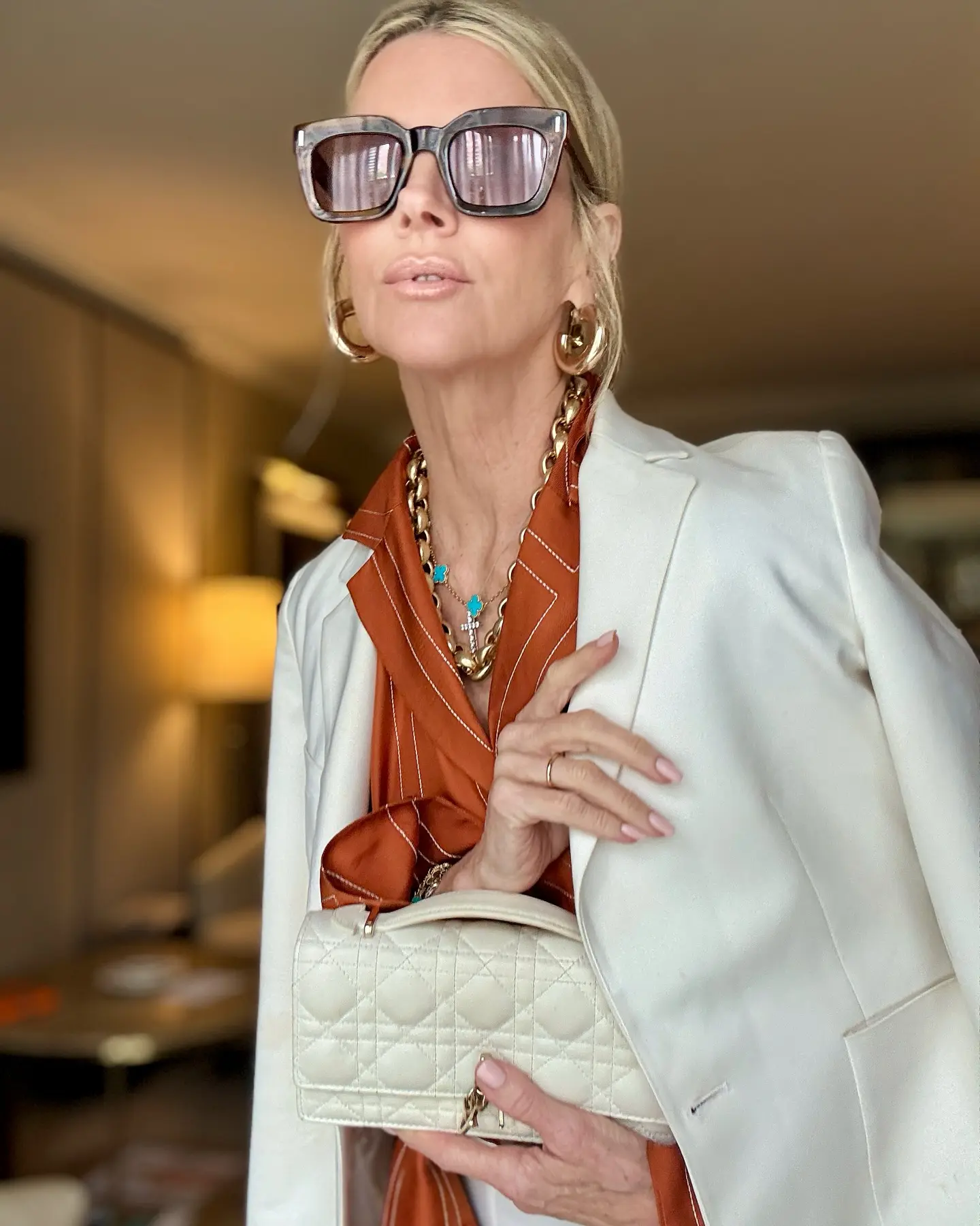 Janet Gunn Embraces Chic Shade On Semi-Sunny Day Celebrity style meets fresh vibes as Janet Gunn shares her semi-sunny weekend chic moments.