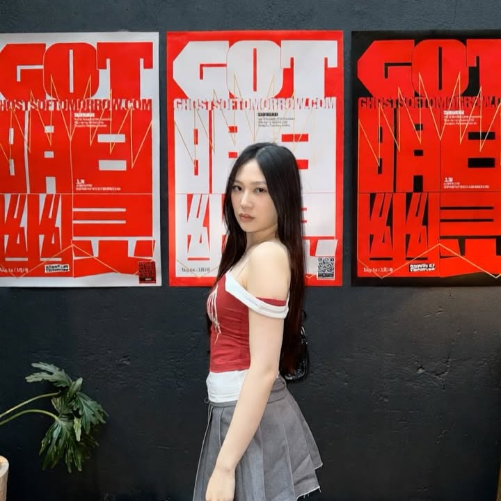 Jasmine Yen Radiates Silver Elegance