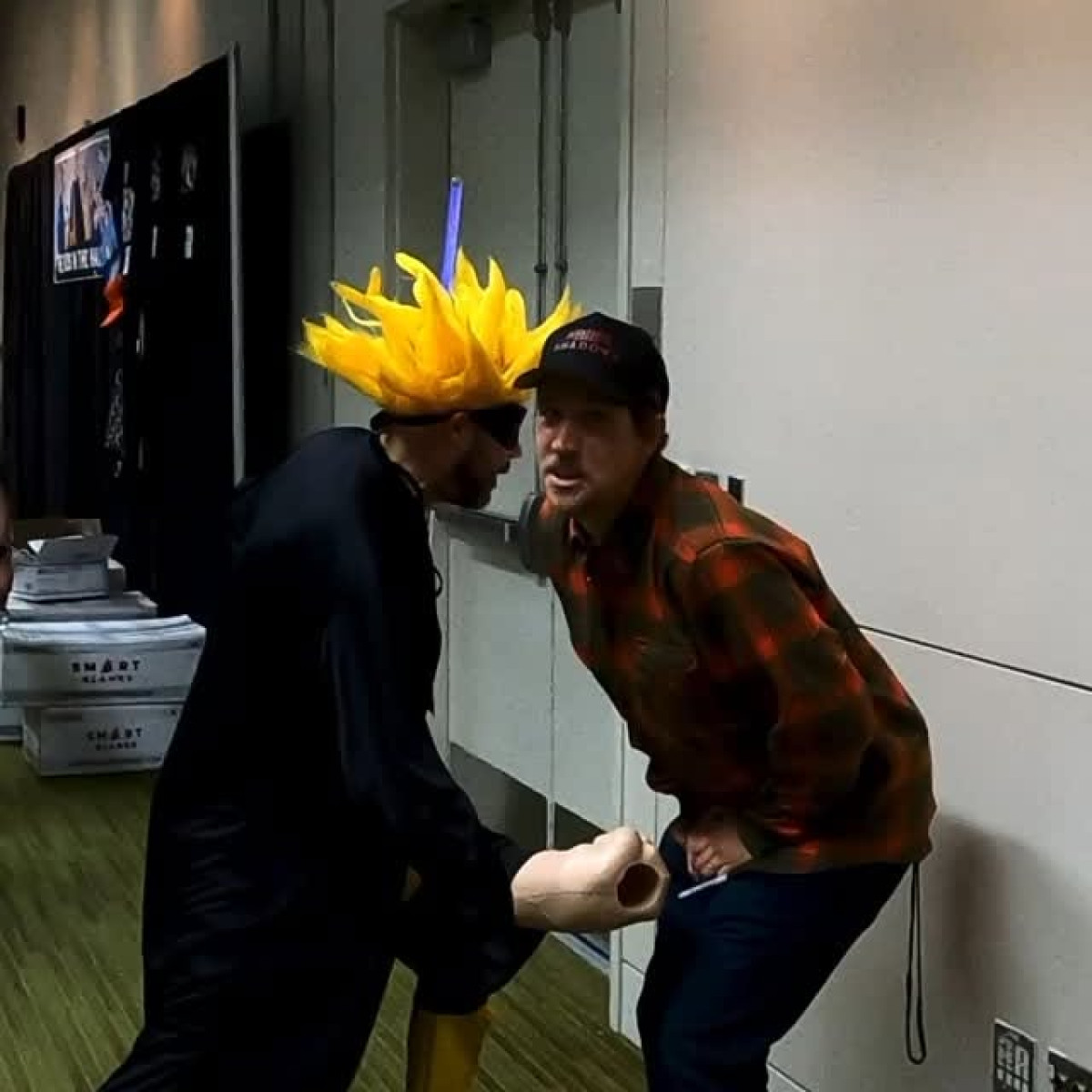 Jason Mewes Lights Up Arctic Comic Con In Alaska Legit celebrity Jason Mewes shows irreverent humor and quirky charm at Arctic Comic Con!!