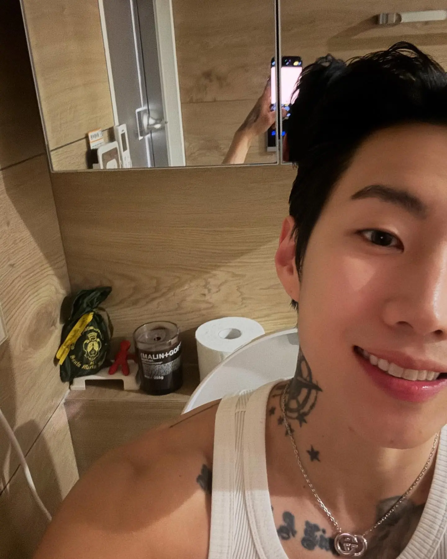 Jay Park’s Bold Social Media Moment Sparks Conversations Celebrity Jay Park posts raw humor online, merging casual vibes with his trademark style!