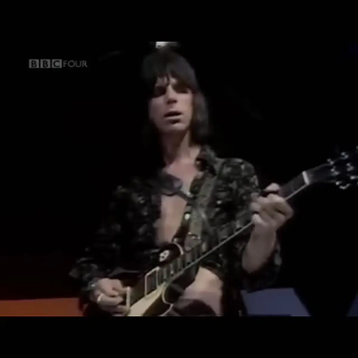 An iconic moment captured on film, reliving Jeff Beck’s legendary guitar solo from 1974!!