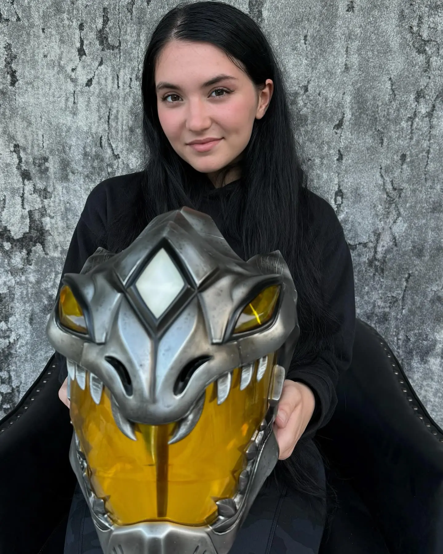 Jenna Rae Frank Teases White Dragon Cosplay at Pasadena Comic Con Jenna Rae Frank reveals her armored Ashley Reed White Dragon cosplay ahead of Pasadena Comic Con