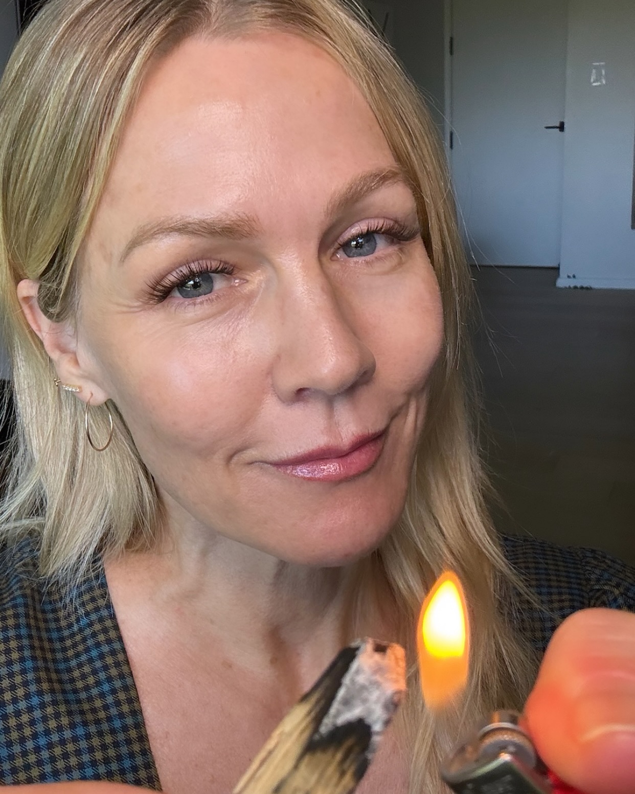 Jennie Garth Embraces Self-Care With Palo Santo Jennie Garth sparks a wellness trend with Palo Santo, inspiring fans to choose self-love.