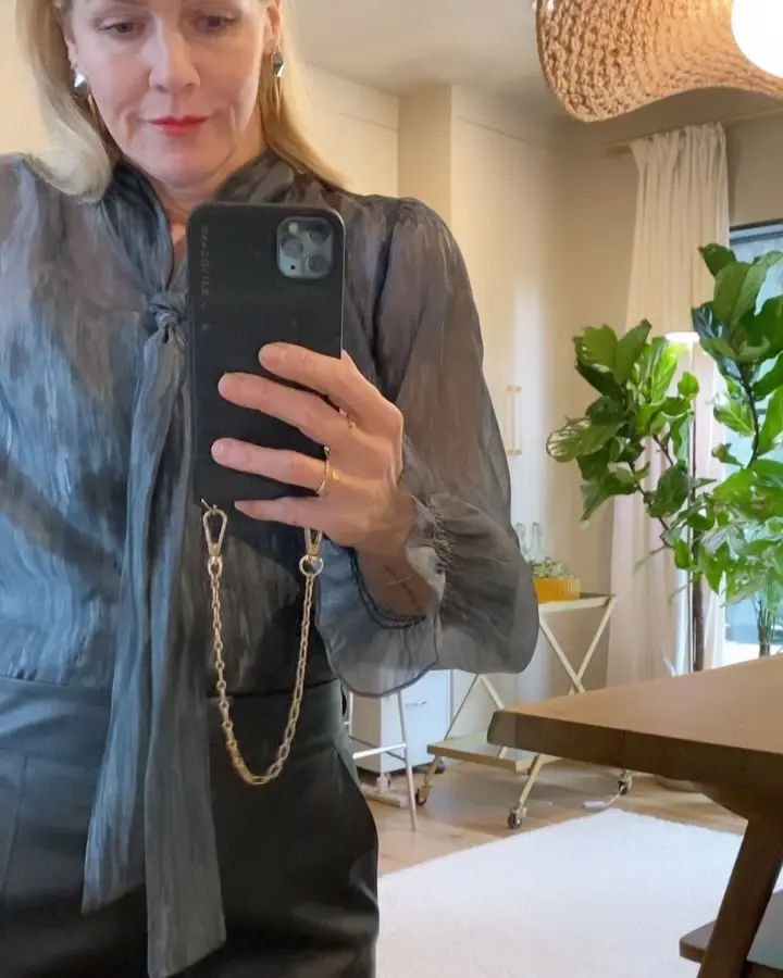 Jennie Garth Rocks Trendy OOTD For Self Expression