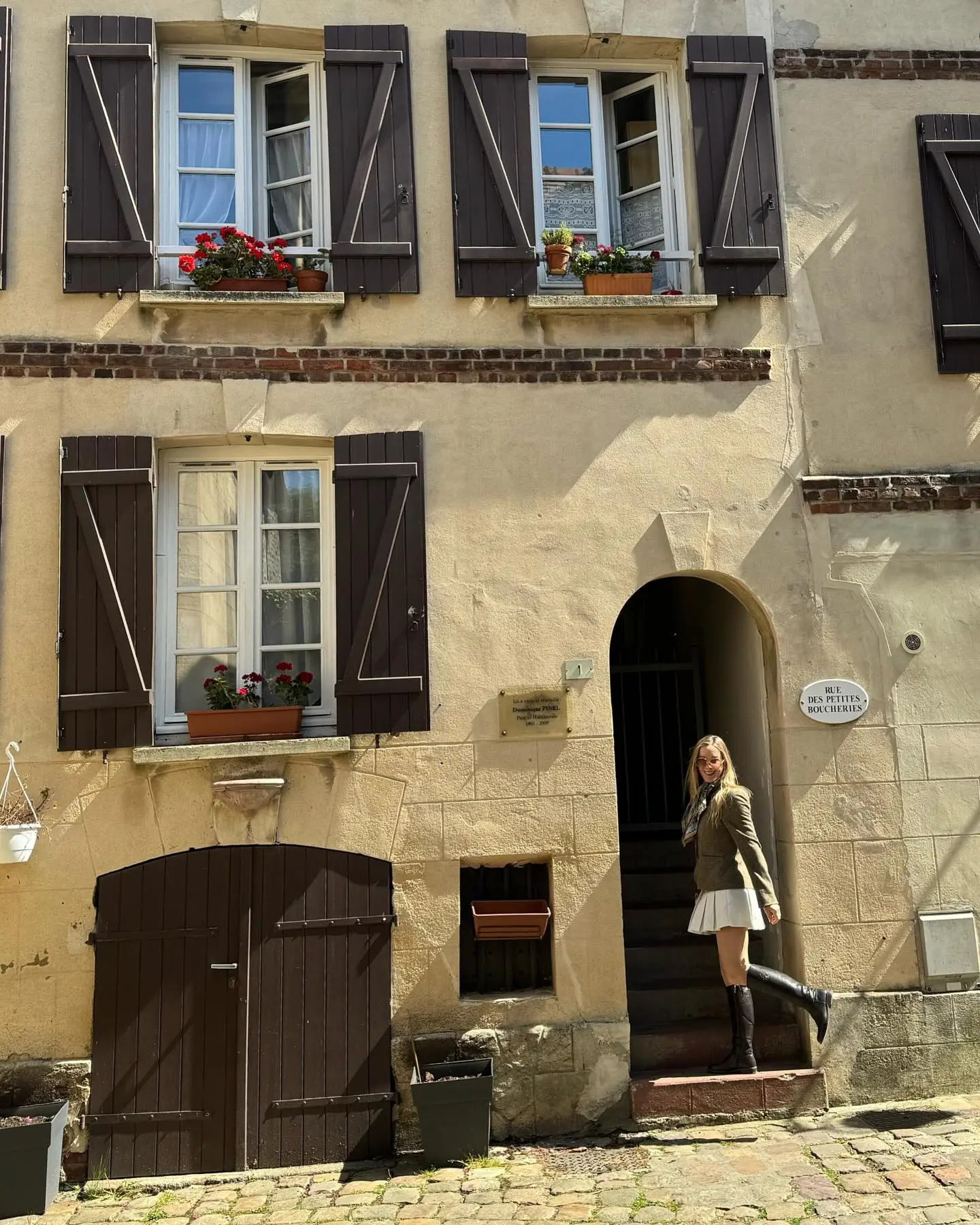 Jennifer Explores Honfluer's Artistic Charm